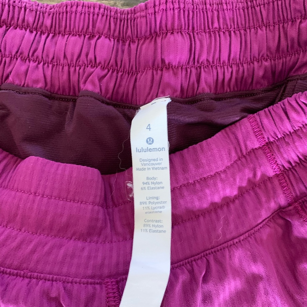 Lululemon shorts (hotty hot size 4)